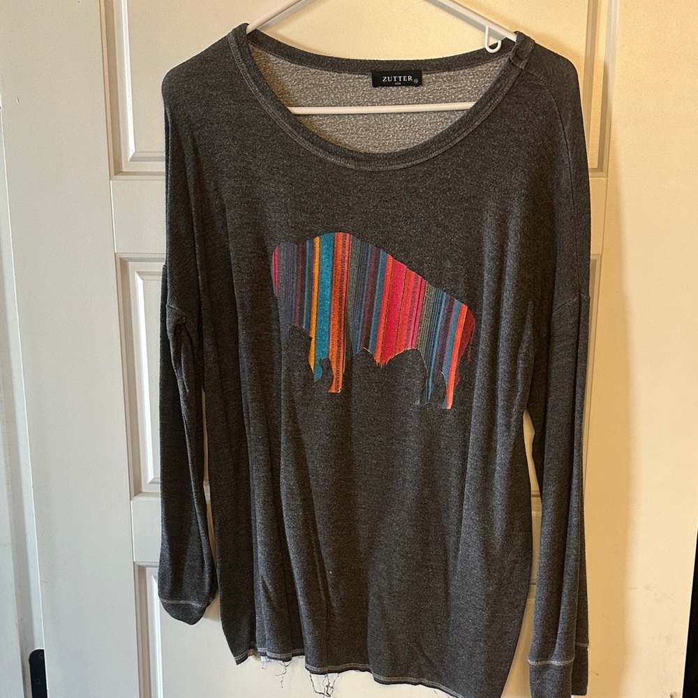 Zutter Charcoal Buffalo Graphic Top